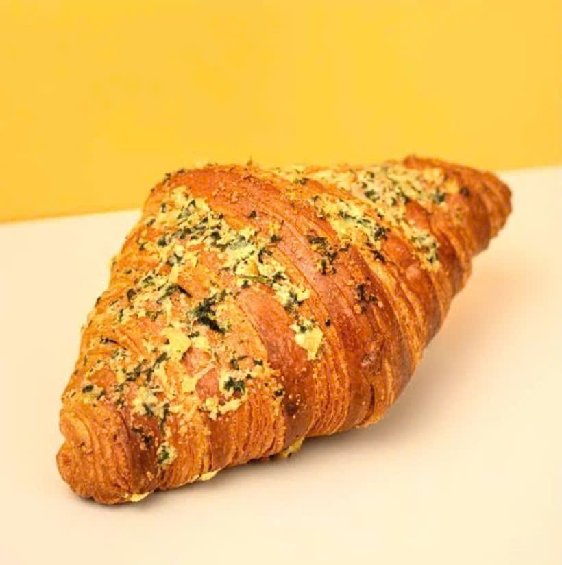 Bánh Croissant Bơ Tỏi